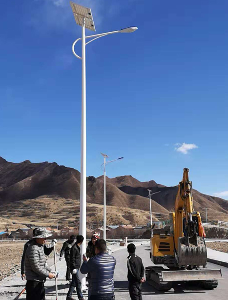 甘南碌曲10米双河太阳能路灯项目