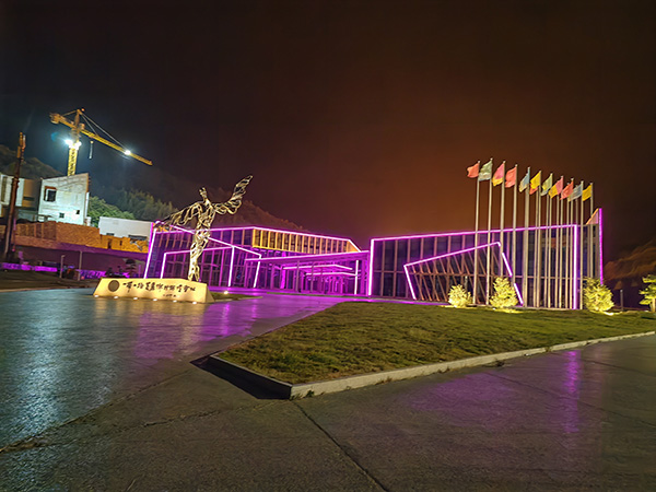 城市亮化是现代城市建设的重要组成部分，它不仅可以美化城市的夜景，还能提升城市的整体形象。随着科技的不断进步，城市亮化也得到了更多的关注和创新。本文将介绍一些关于城市亮化的创意和技术，帮助读者了解双河城市亮化的重要性以及如何进行双河城市亮化的规划和实施。